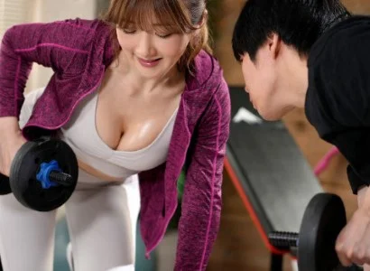 Nữ PT gợi cảm và chàng trai số hưởng chơi trò mây mưa