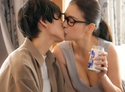 Anh chàng bị người yêu cắm sừng được chị hàng xóm an ủi không ngừng