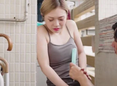 Cặp vợ chồng trẻ giúp vợ em có thai